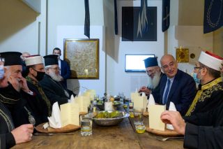 Συμβολικό δείπνο Δένδια με μητροπολίτες και μουφτήδες