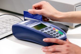 Νέες εταιρείες αποδοχής καρτών και εκκαθάρισης συναλλαγών από τις τράπεζες