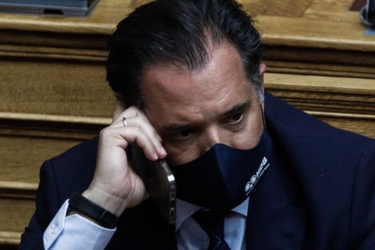 «Πλάτες» από τον Άδωνι για απολύσεις ανεμβολίαστων