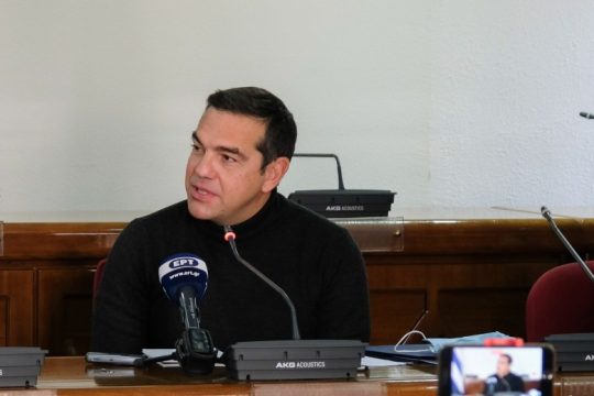 «Αντί ψεύτικες καμπάνιες εμβολιασμού, χρήματα στην Αυτοδιοίκηση για κλιμάκια πόρτα-πόρτα»