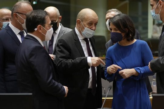 Δίχασαν τους «27» οι κυρώσεις στην Τουρκία
