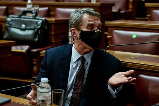 Ο Α. Λοβέρδος δεν ξεμπέρδεψε με τη Novartis