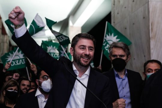 Συντριπτική νίκη Ανδρουλάκη με καθαρή εντολή