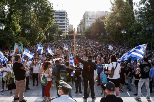 Απειλές αρνητών και κάλεσμα για… ένοπλη δράση