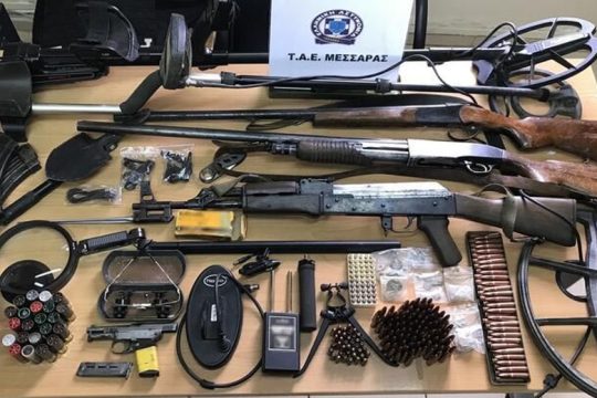 Ηράκλειο: Σύλληψη για αρχαία και όπλα σε περιοχή του Δήμου Γόρτυνας
