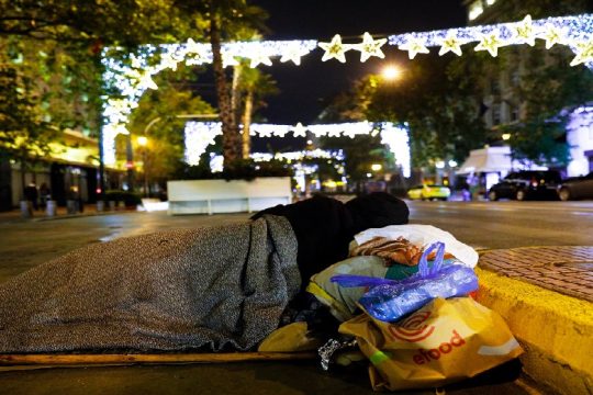 Φτώχεια και έλλειψη στέγης: ας ξαναβρούμε τη χαμένη ανθρωπιά μας