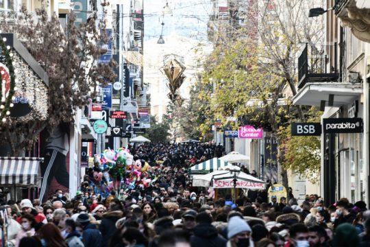 Ασυγκράτητη η «Ο» με πάνω από 35.000 νέα κρούσματα