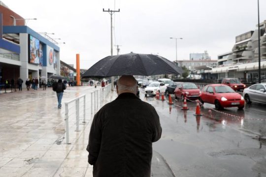 Τοπικές βροχές με καταιγίδες κυρίως στα δυτικά