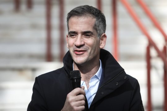 Φιέστα Μπακογιάννη χωρίς κοινό και με 215.000 ευρώ απευθείας ανάθεση