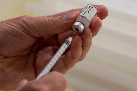Βέλγιο: Ο πρωθυπουργός αποκαλύπτει ότι σκέφτεται τον υποχρεωτικό εμβολιασμό