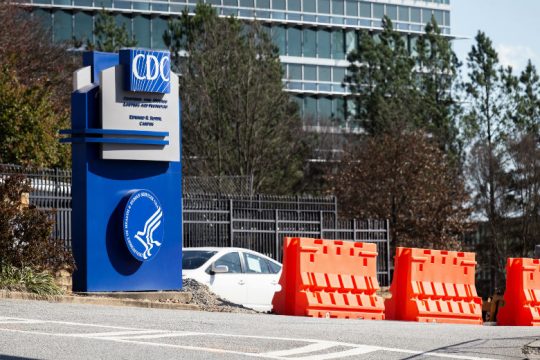 Το CDC συνιστά συντομότερη απομόνωση λόγω Covid, αλλά καραντίνα για όλους