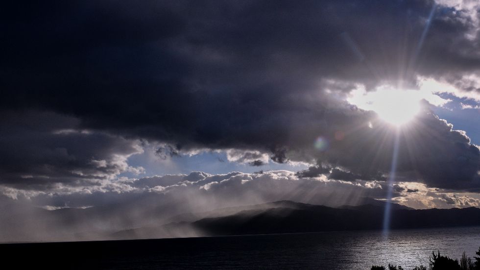 Χωρίς αξιόλογη μεταβολή ο καιρός, στα χαμηλά το θερμόμετρο