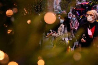 Φόβοι από ΕΜΑ για επικράτηση της Όμικρον μέχρι τα Χριστούγεννα