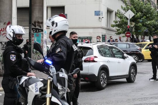 Πυρ σε καταδίωξη Ρομά από αστυνομικούς – Τρεις συλλήψεις