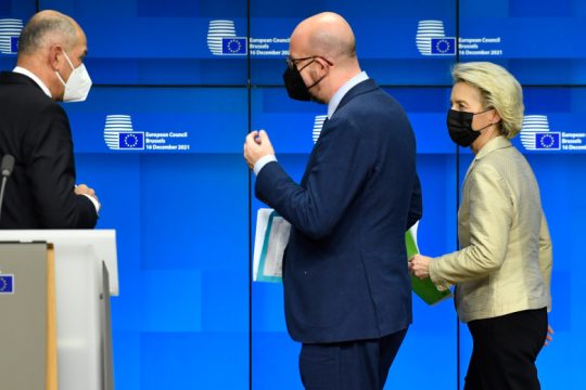 Τρίτη δόση, πιστοποιητικά και ενέργεια – Τα παραλειπόμενα της Συνόδου