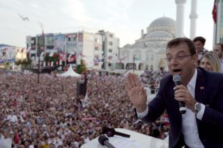 Ή με τον Ερντογάν ή αλλιώς τρομοκράτης