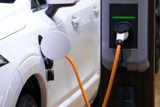 Καλπάζει ο εξηλεκτρισμός στη Βρετανία