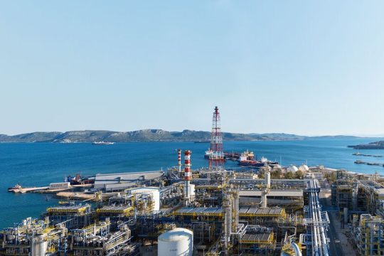 Παζάρι για επιστροφή εκπροσώπων των εργαζομένων στα ΕΛΠΕ