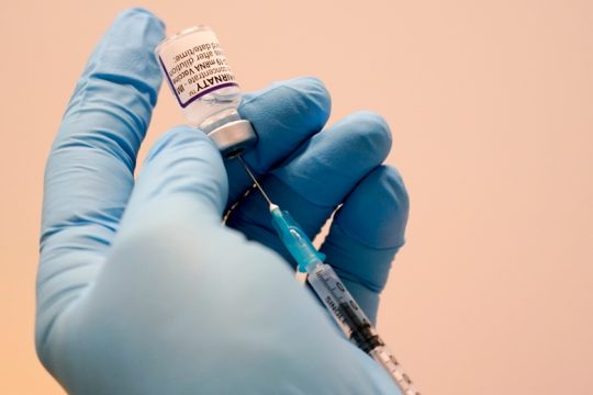 Ανύπαρκτος ο κατ’ οίκον εμβολιασμός