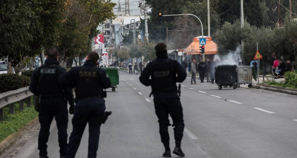 Ένταση έξω από ΕΠΑΛ στο Αιγάλεω