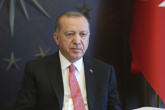 Τουρκία: συνεχίζει τις ντρίμπλες μπας και σώσει την παρτίδα ο Ερντογάν