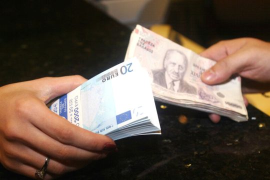 Κοιμηθήκαμε με δραχμή, ξυπνήσαμε με ευρώ