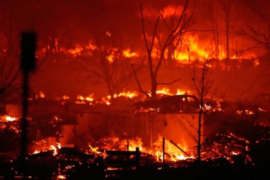 Χιόνια μετά τις πυρκαγιές που κατακαίνε το Κολοράντο