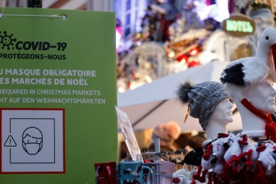 Μέτρα στα σχολεία και κλείσιμο νυχτερινών κέντρων λόγω πανδημίας στη Γαλλία