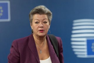 Ανησυχία Γιόχανσον για τους πρόσφυγες χωρίς σίτιση ή χρήματα