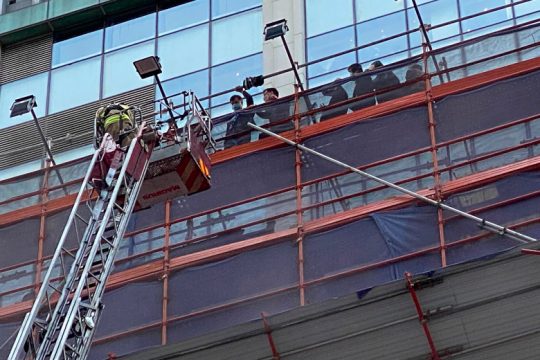Σκηνές πανικού στο Χονγκ Κονγκ: Πάνω από 300 οι διασωθέντες