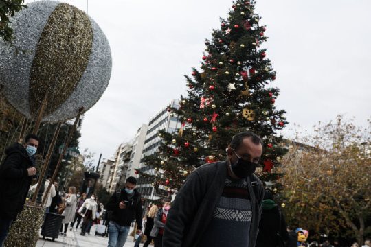 Εφιάλτης η «Ομικρον» για οικονομία και προϋπολογισμό