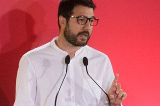 ΣΥΡΙΖΑ: Ανεβάζει τους τόνους όσο καλπάζει η «Ομικρον»