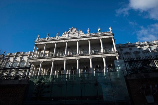Επιστρέφουν Ιράν και Δύση στο τραπέζι των διαπραγματεύσεων για τα πυρηνικά