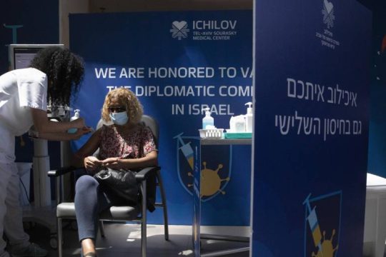 Στο τρίμηνο η αναμνηστική δόση εμβολίου και στο Ισραήλ