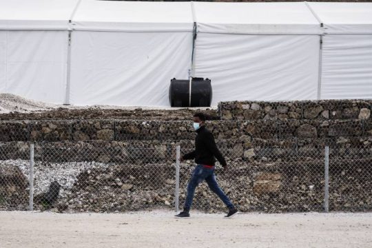 Άτυπη απαγόρευση κυκλοφορίας προσφύγων στη Λέσβο τα Χριστούγεννα και την Πρωτοχρονιά