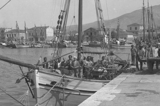 Ογδόντα φωτογραφικές μνήμες του Βόλου το πρώτο μισό του δραματικού 20ού αιώνα