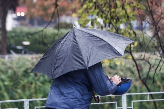 Επιδείνωση του καιρού από το βράδυ με ισχυρές βροχές και καταιγίδες
