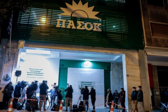 Στον πρώτο γύρο των εκλογών στο ΚΙΝ.ΑΛΛ. έχασαν οι… δημοσκοπήσεις