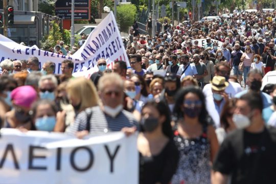 Συλλαλητήρια σε Ηράκλειο και Χανιά με φόντο την ψήφιση του προϋπολογισμού