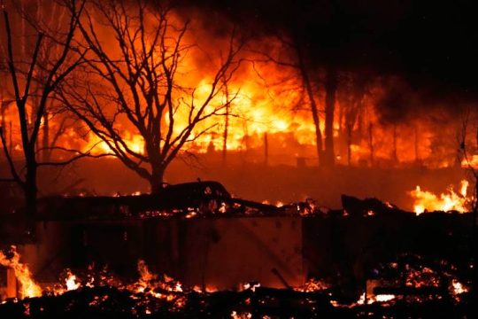 Εκατοντάδες σπίτια κάηκαν στο Κολοράντο, δεκάδες χιλιάδες κάτοικοι το εκκένωσαν