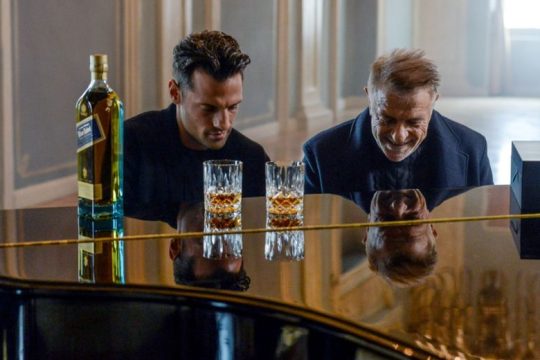 Johnnie Walker: Ένα δώρο για αυτούς που περπατούν μαζί μας