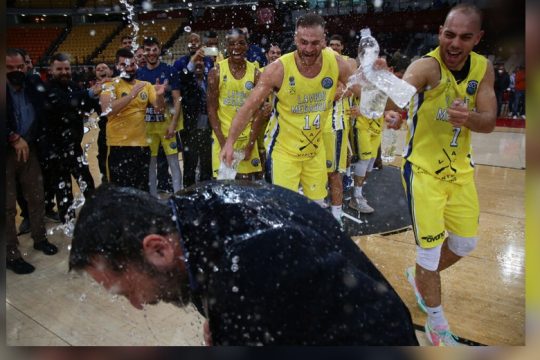Πρόκριση για το Λαύριο