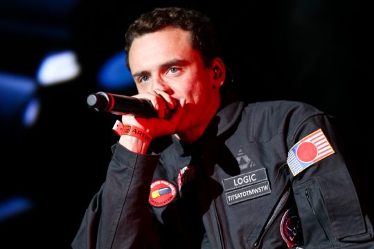 Έρευνα: Το τραγούδι του Logic «1-800-273-8255» βοήθησε στη μείωση αυτοκτονιών εφήβων