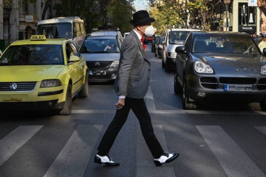 Τα νέα μέτρα που εξετάζονται ακόμα και πριν την Πρωτοχρονιά