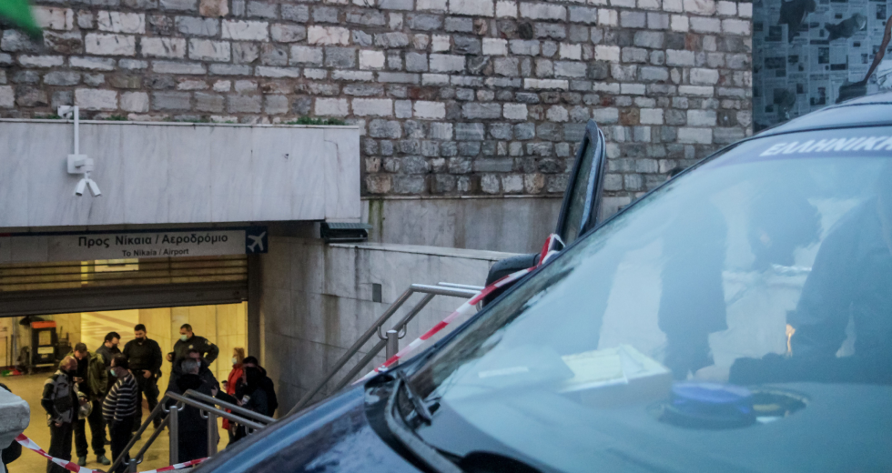 Κλειστοί όλοι οι σταθμοί του μετρό στις γραμμές 2 και 3 έπειτα από τηλεφώνημα για βόμβα