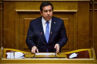 Μπέρδεψε τις συμβάσεις ο Ν. Μηταράκης;