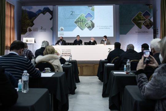 Αυτοθαυμασμός και υποσχολογία από Μητσοτάκη στην Εύβοια