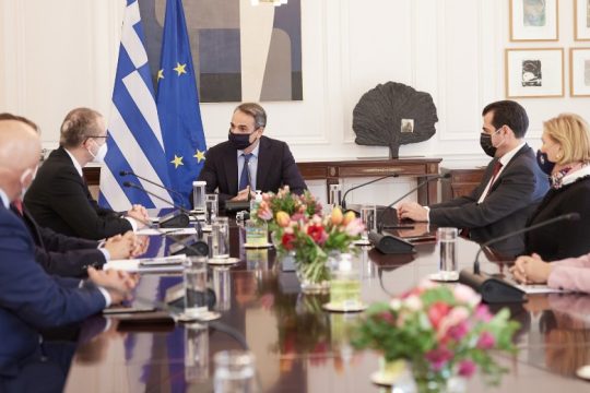 Αυτοθαυμασμός Μητσοτάκη για την πανδημία και ενώπιον του διευθυντή του ΠΟΥ