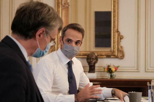 Συνεχές σφυροκόπημα μετά την έκθεση-κόλαφο και τα κυβερνητικά μισόλογα