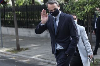 Εδώ ο κόσμος χάνεται και γενικοί γραμματείς παραιτούνται…
